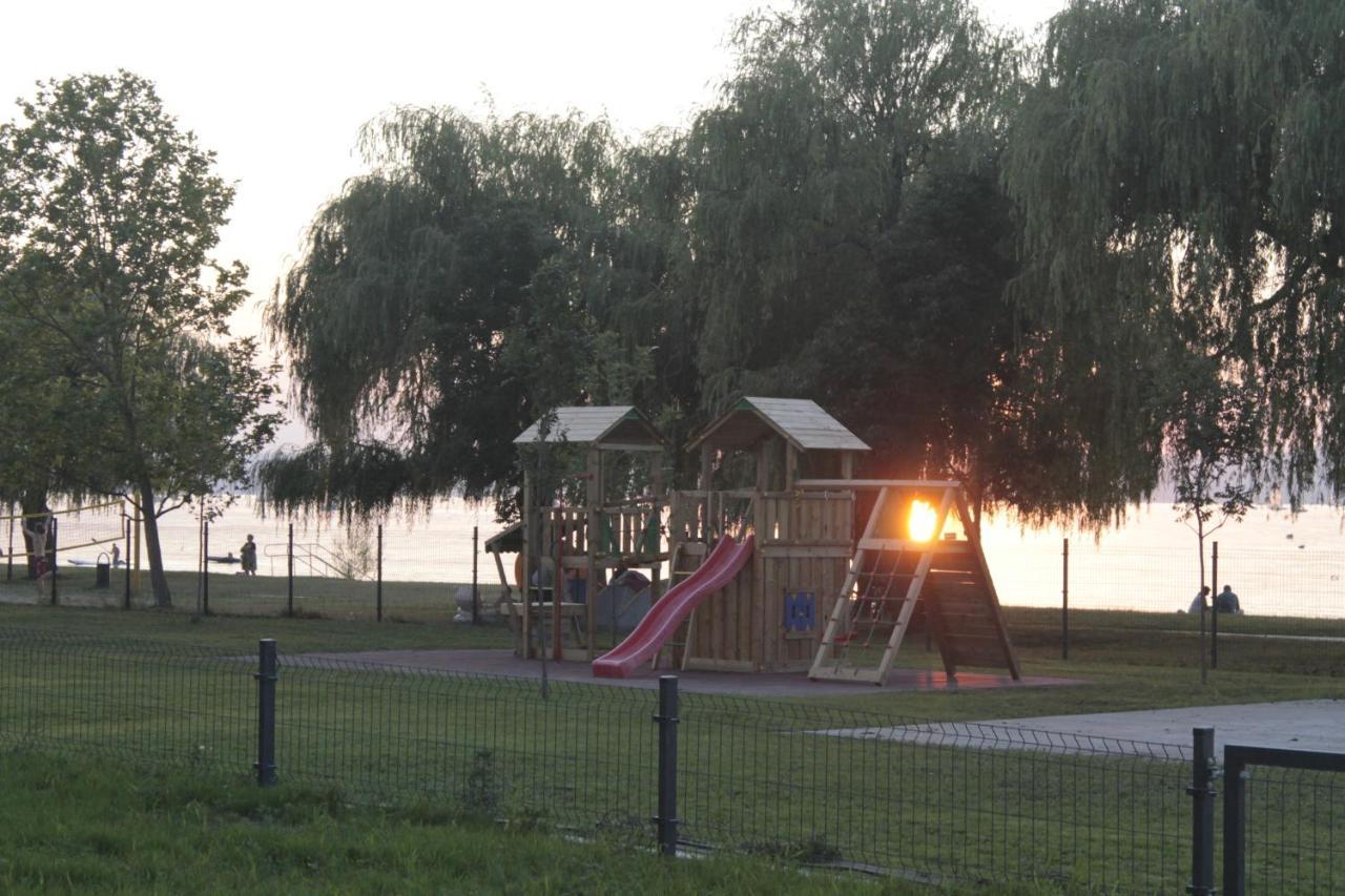 Vizparti Apartman Siófok Eksteriør billede