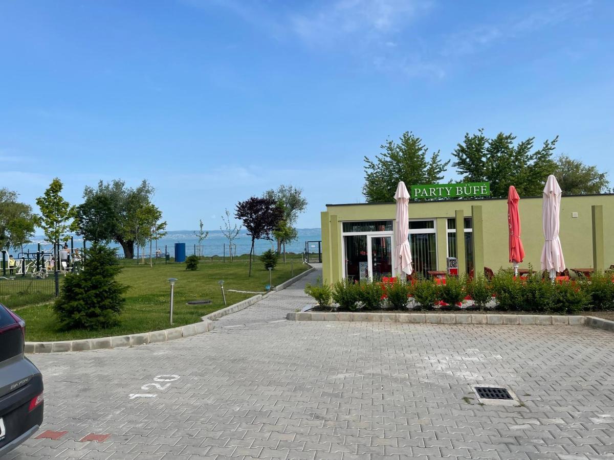 Vizparti Apartman Siófok Eksteriør billede